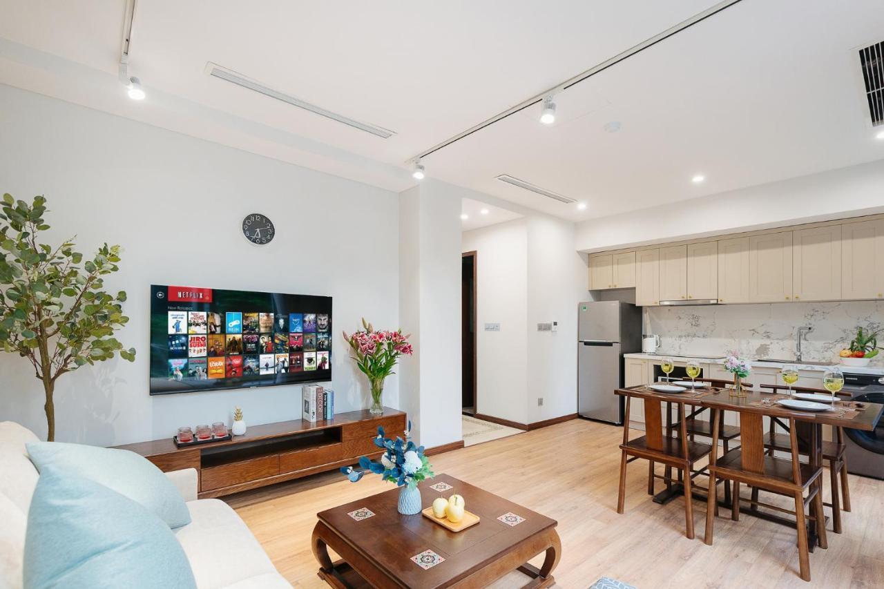 Margaery Boutique Apartment & Skyon9 Rooftop Bar Hanoi Bagian luar foto