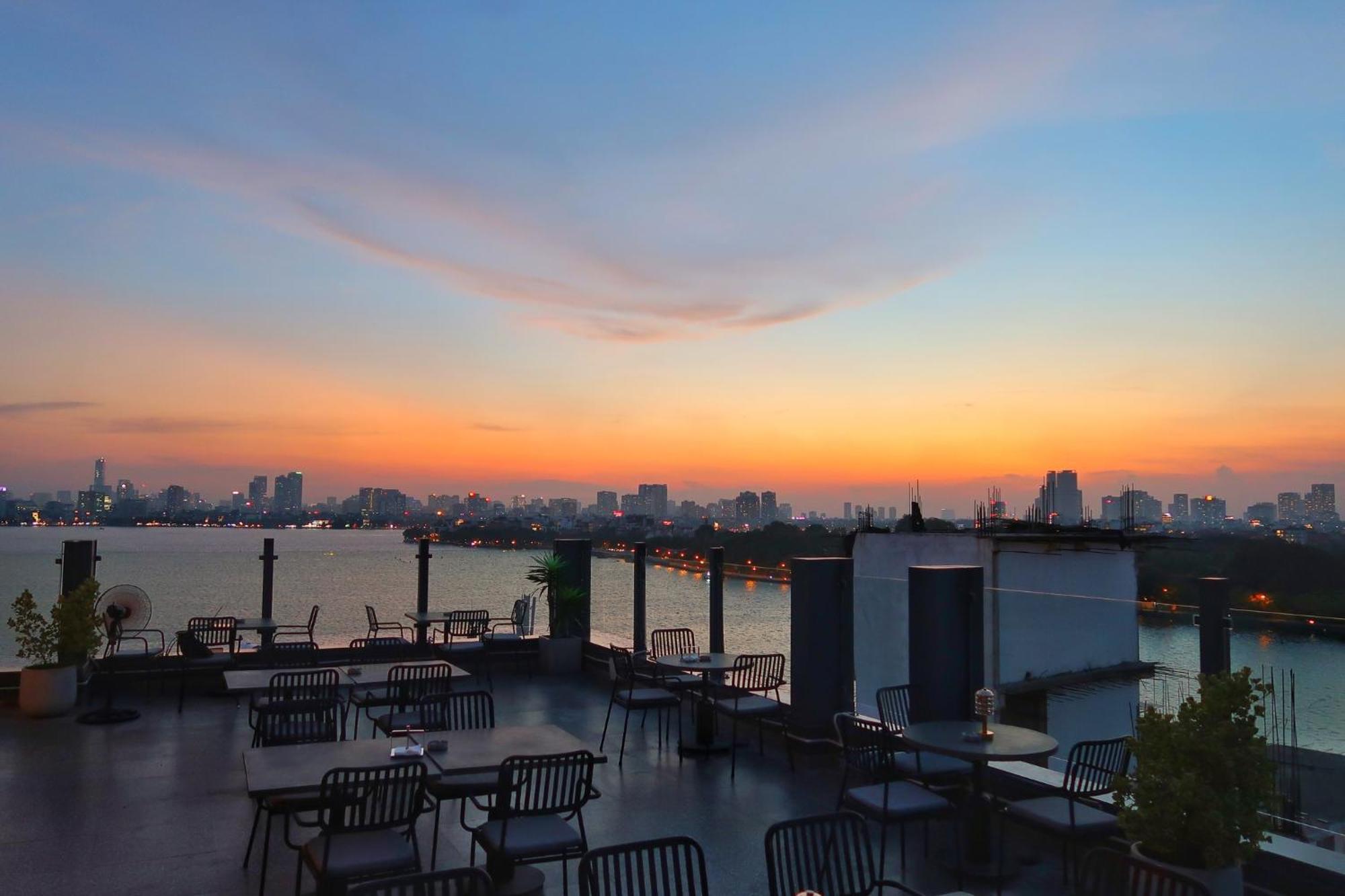 Margaery Boutique Apartment & Skyon9 Rooftop Bar Hanoi Bagian luar foto