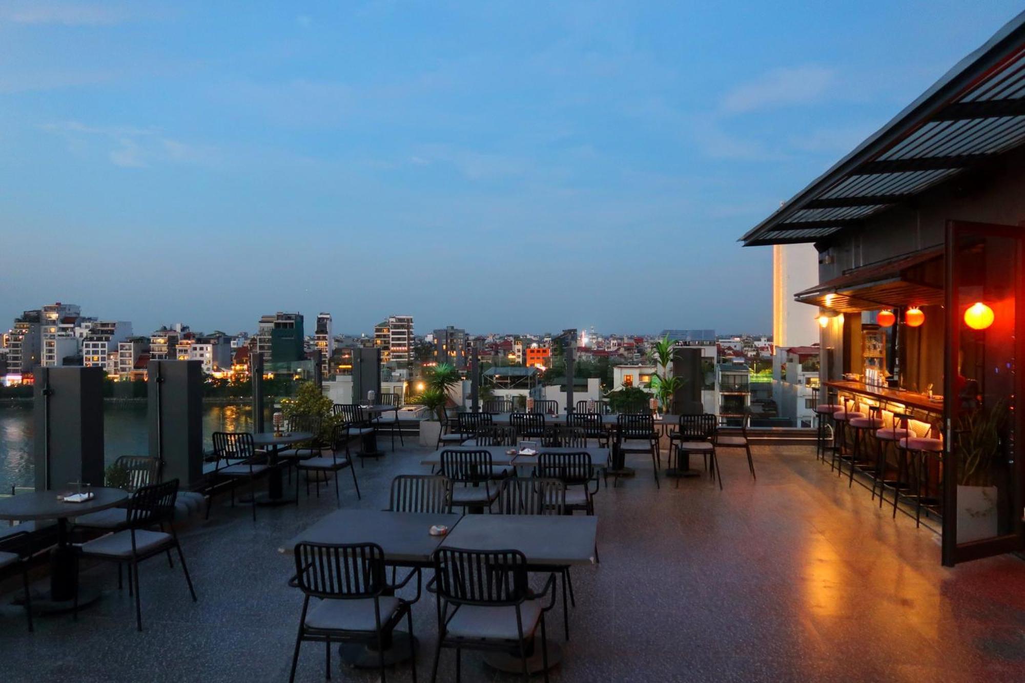 Margaery Boutique Apartment & Skyon9 Rooftop Bar Hanoi Bagian luar foto