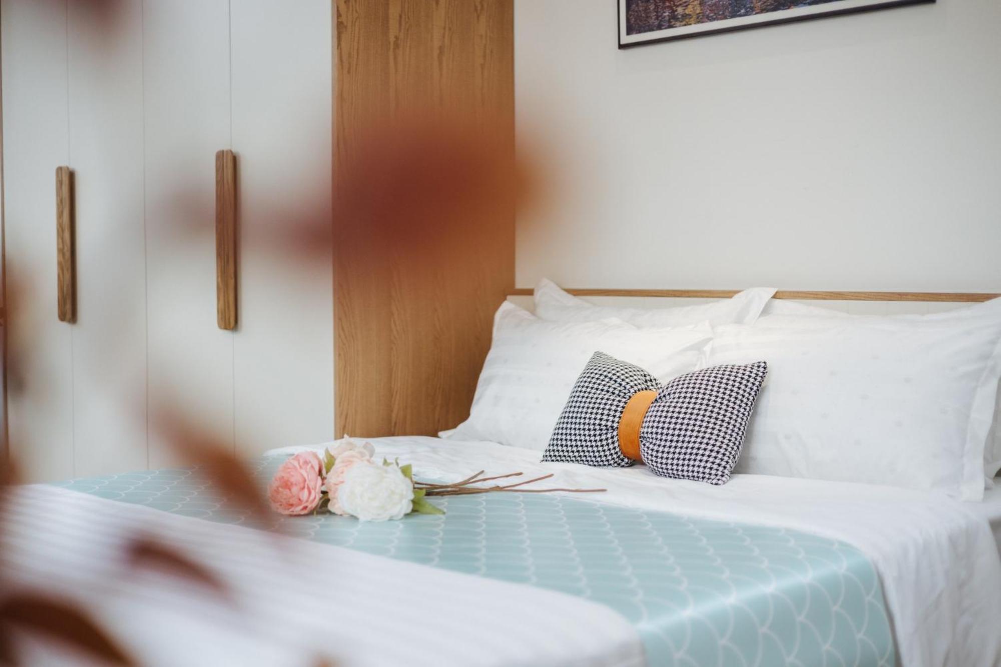 Margaery Boutique Apartment & Skyon9 Rooftop Bar Hanoi Bagian luar foto