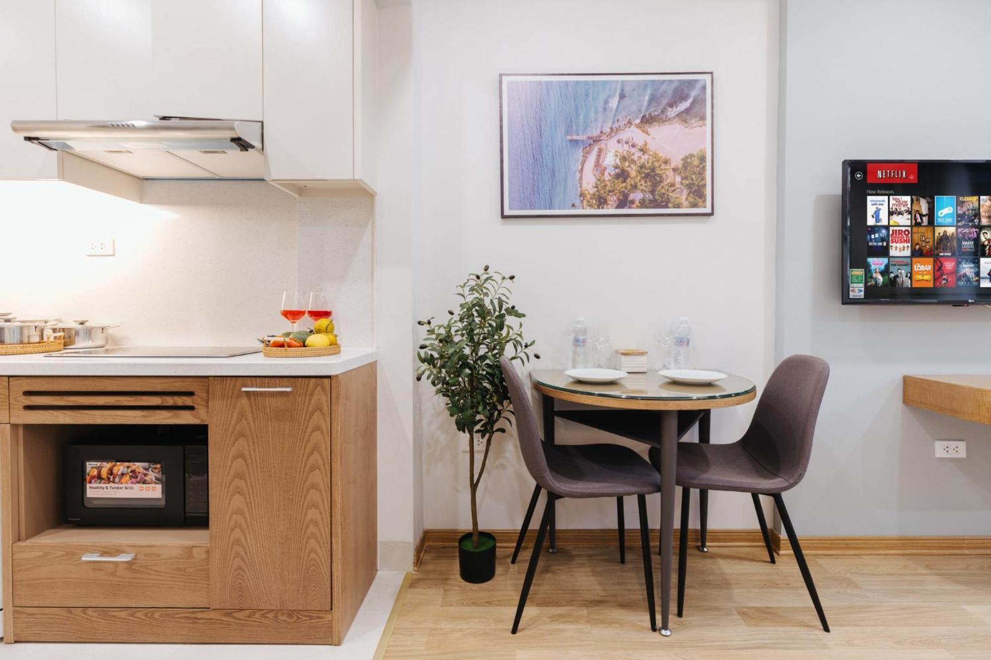 Margaery Boutique Apartment & Skyon9 Rooftop Bar Hanoi Bagian luar foto