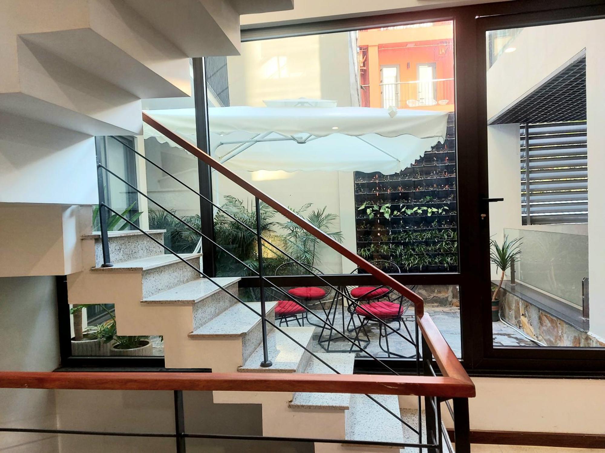 Margaery Boutique Apartment & Skyon9 Rooftop Bar Hanoi Bagian luar foto