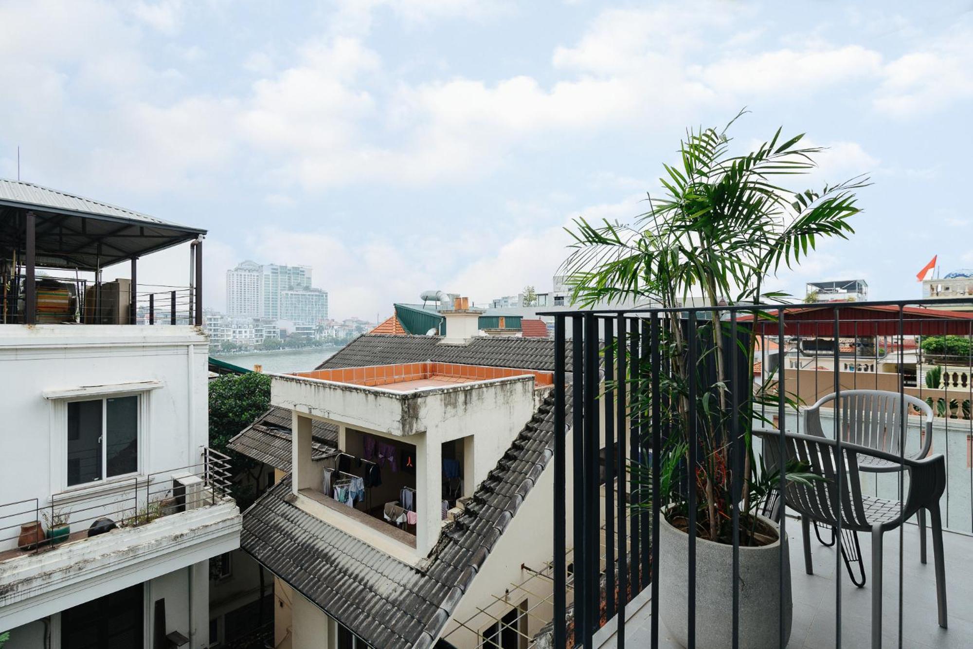 Margaery Boutique Apartment & Skyon9 Rooftop Bar Hanoi Bagian luar foto